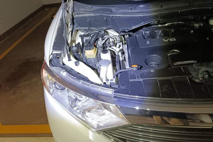 Used Nissan Quest 2015 3.5L SL Engine Bay Right