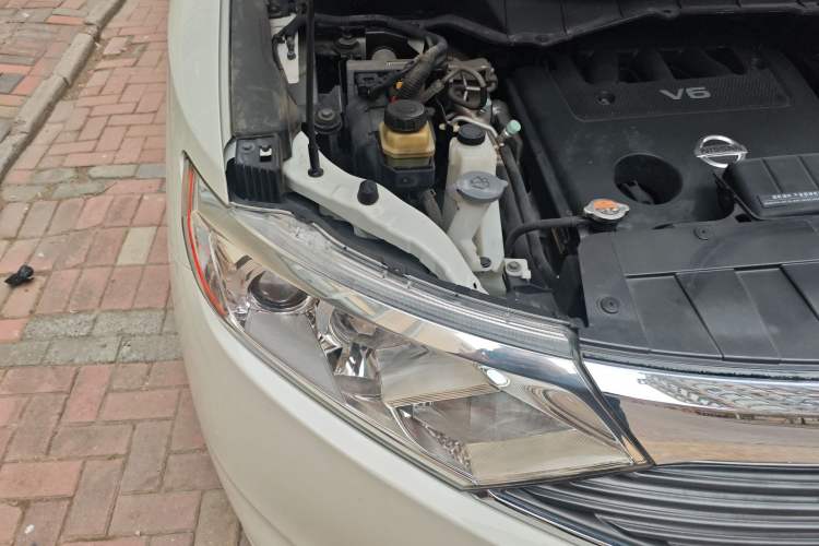 Used Nissan Quest 2015 3.5L SL Engine Bay Right