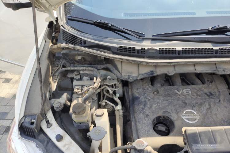 Used Nissan Quest 2015 3.5L SL Engine Bay Right