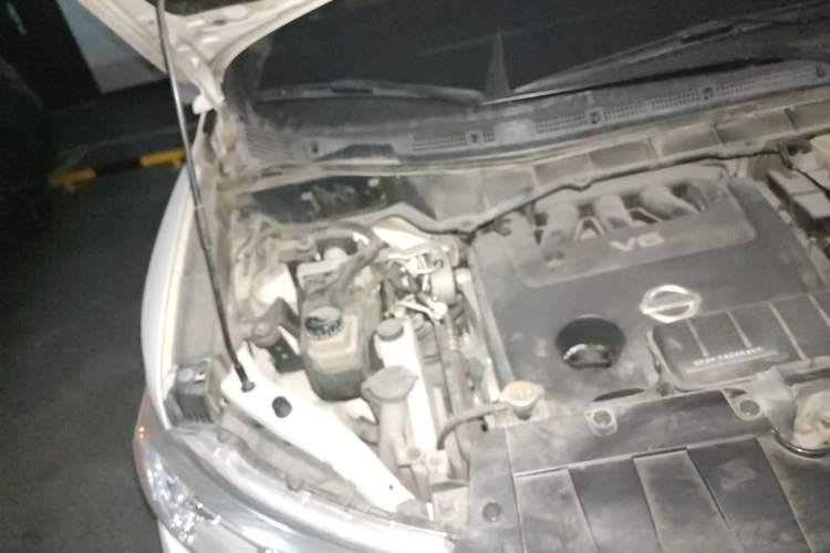 Used Nissan Quest 2015 3.5L SL Engine Bay Right