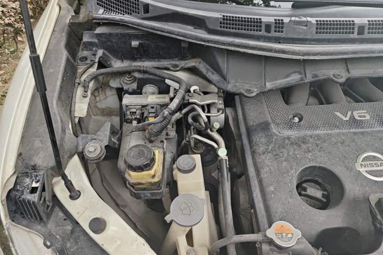Used Nissan Quest 2015 3.5L SL Engine Bay Right