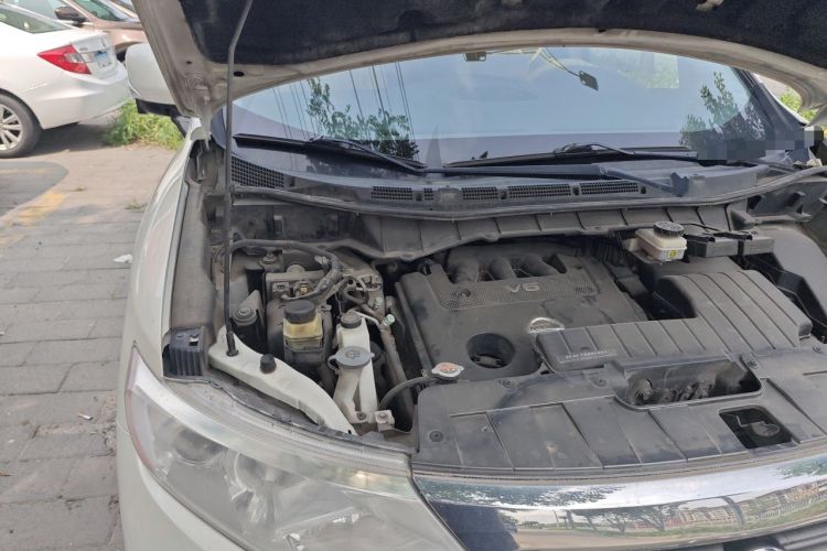 Used Nissan Quest 2015 3.5L SL Engine Bay Right