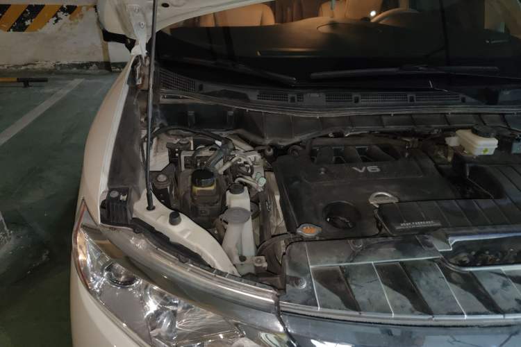 Used Nissan Quest 2015 3.5L SL Engine Bay Right