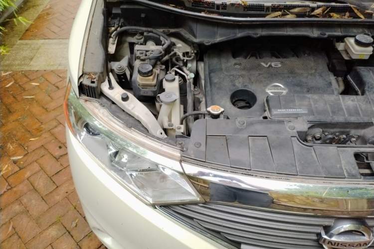 Used Nissan Quest 2015 3.5L SL Engine Bay Right