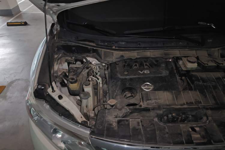 Used Nissan Quest 2015 3.5L SL Engine Bay Right