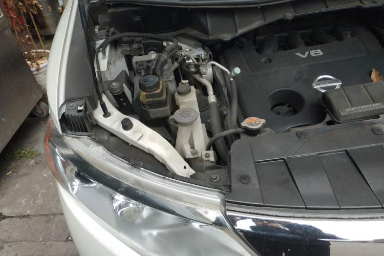 Used Nissan Quest 2015 3.5L SL Engine Bay Right