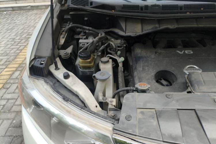 Used Nissan Quest 2015 3.5L SL Engine Bay Right