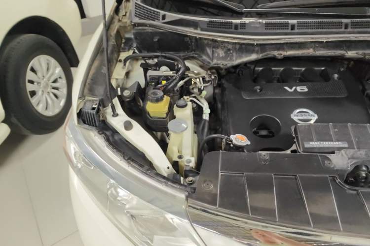 Used Nissan Quest 2015 3.5L SL Engine Bay Right