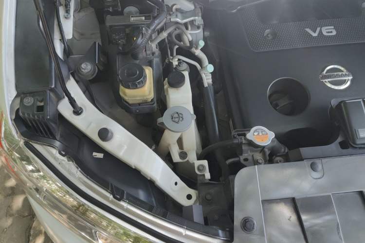Used Nissan Quest 2015 3.5L SL Engine Bay Right