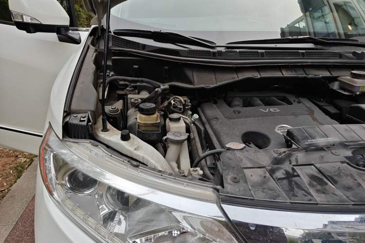 Used Nissan Quest 2015 3.5L SL Engine Bay Right