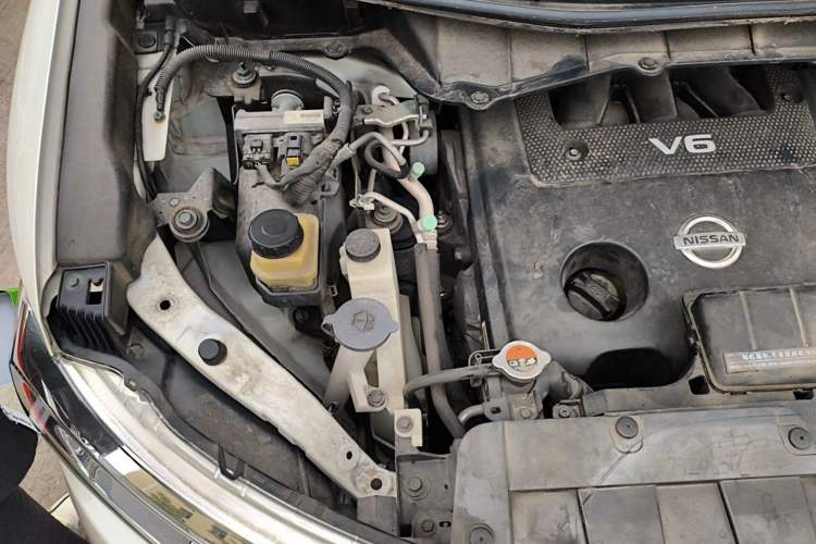 Used Nissan Quest 2015 3.5L SL Engine Bay Right