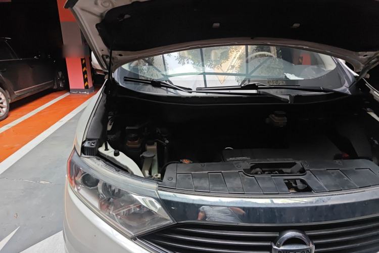 Used Nissan Quest 2015 3.5L SL Engine Bay Right