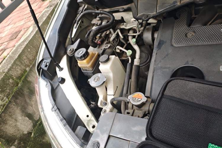 Used Nissan Quest 2015 3.5L SL Engine Bay Right