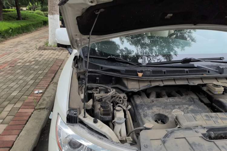 Used Nissan Quest 2015 3.5L SL Engine Bay Right