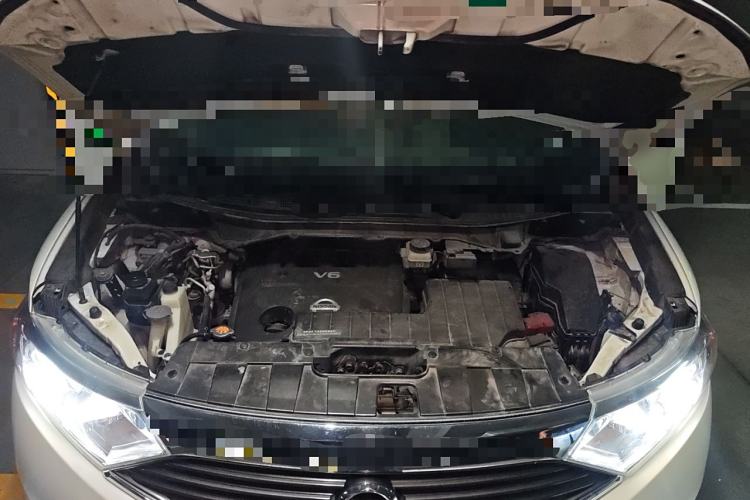 Used Nissan Quest 2015 3.5L SL Engine Bay