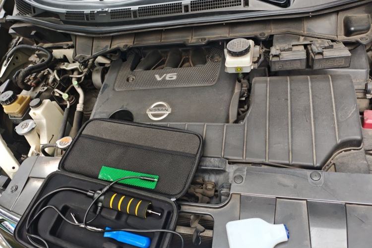 Used Nissan Quest 2015 3.5L SL Engine Bay