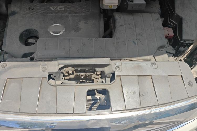 Used Nissan Quest 2015 3.5L SL Engine Bay