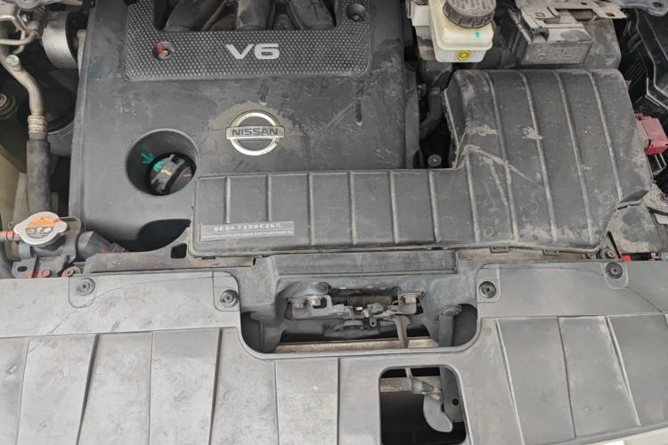 Used Nissan Quest 2015 3.5L SL Engine Bay