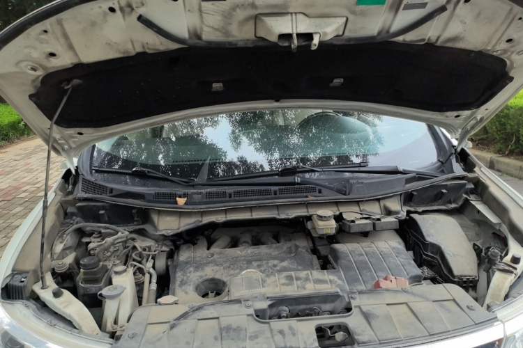 Used Nissan Quest 2015 3.5L SL Engine Bay