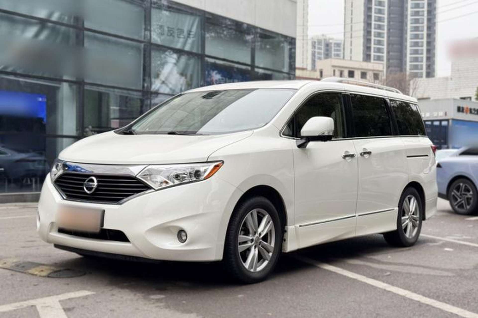 Used Nissan Quest 2015 3.5L SL Front Left 45 Deg