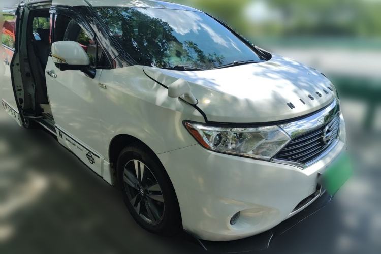 Used Nissan Quest 2015 3.5L SL Front Right 45 Deg