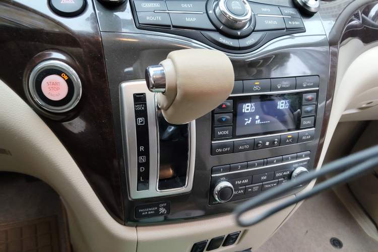 Used Nissan Quest 2015 3.5L SL Gear Lever