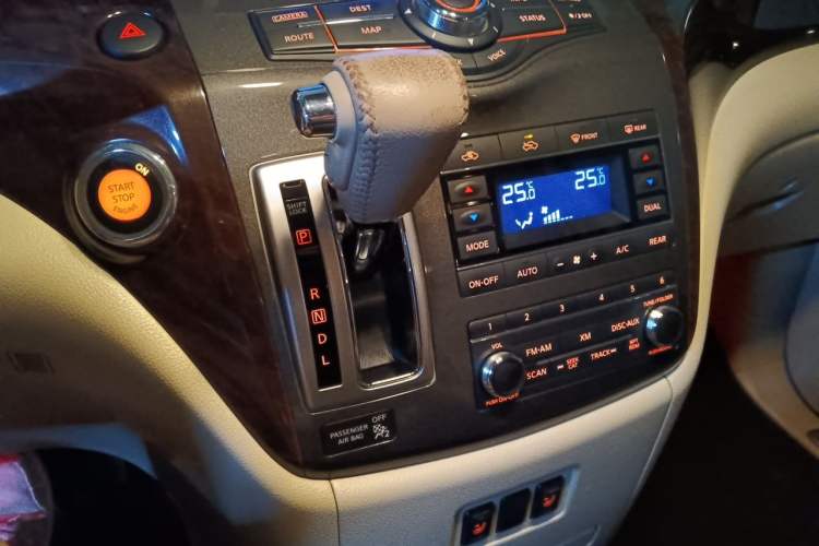 Used Nissan Quest 2015 3.5L SL Gear Lever