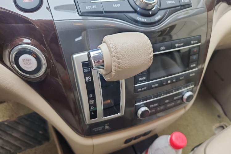 Used Nissan Quest 2015 3.5L SL Gear Lever