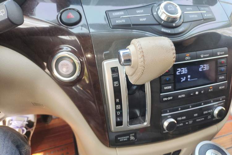Used Nissan Quest 2015 3.5L SL Gear Lever