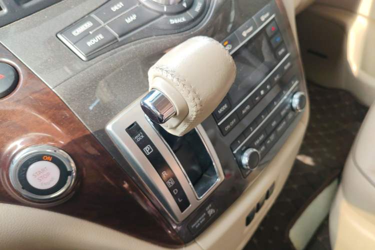 Used Nissan Quest 2015 3.5L SL Gear Lever