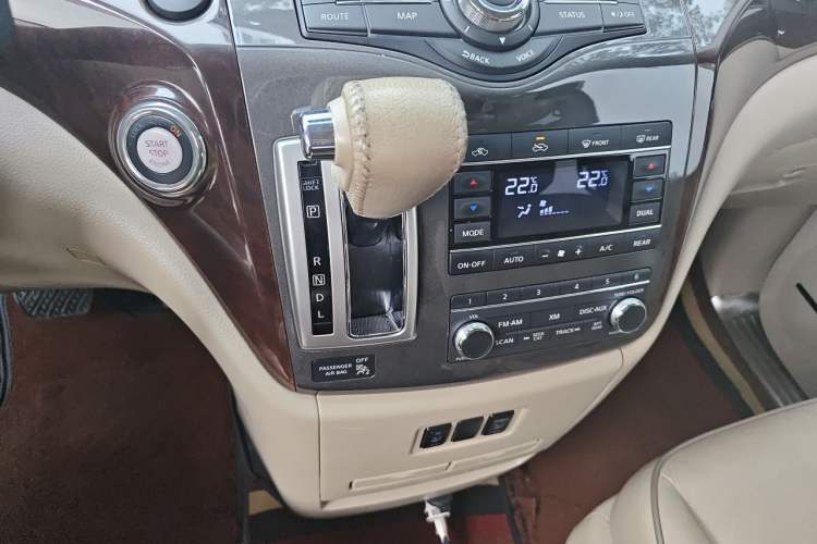 Used Nissan Quest 2015 3.5L SL Gear Lever