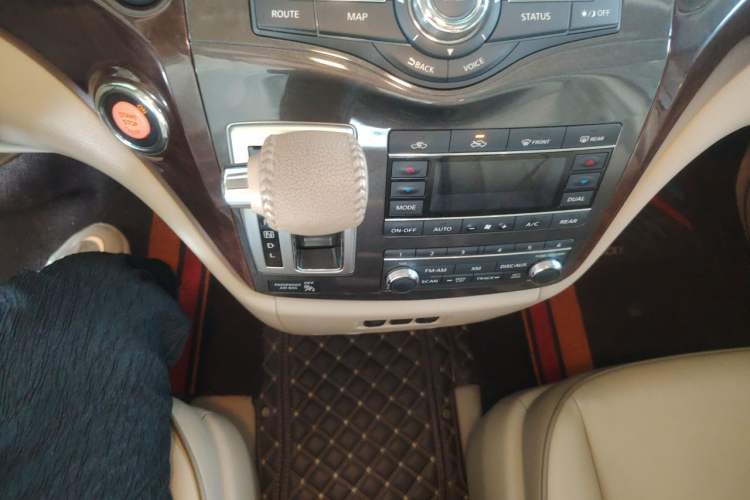 Used Nissan Quest 2015 3.5L SL Gear Lever