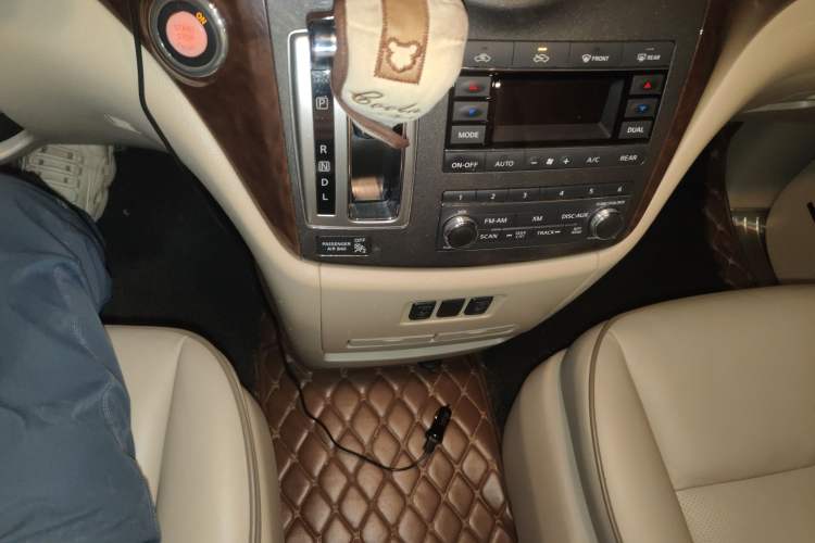 Used Nissan Quest 2015 3.5L SL Gear Lever