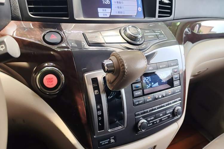 Used Nissan Quest 2015 3.5L SL Gear Lever