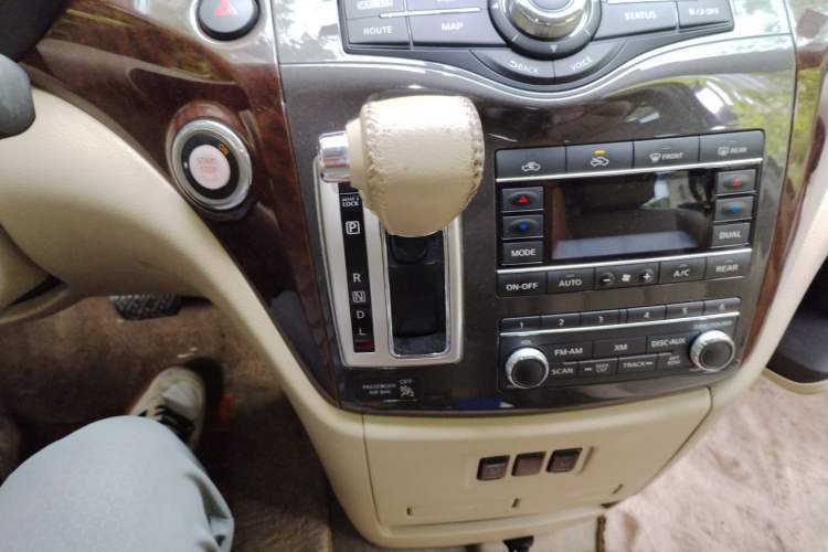 Used Nissan Quest 2015 3.5L SL Gear Lever