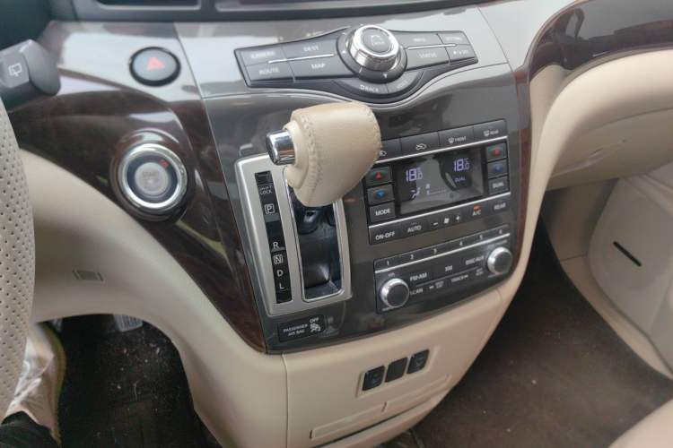 Used Nissan Quest 2015 3.5L SL Gear Lever