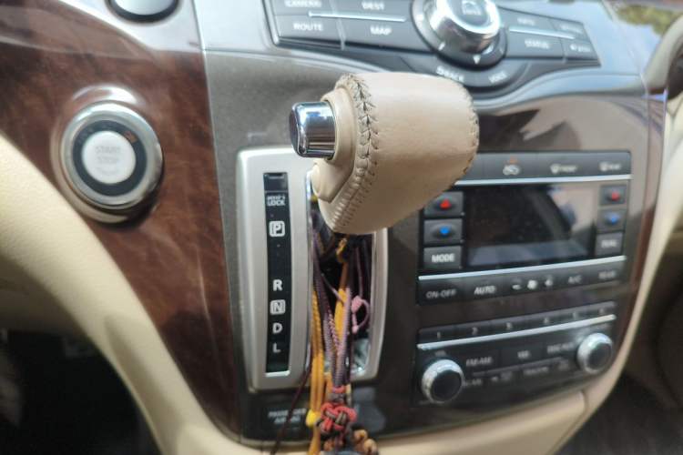 Used Nissan Quest 2015 3.5L SL Gear Lever