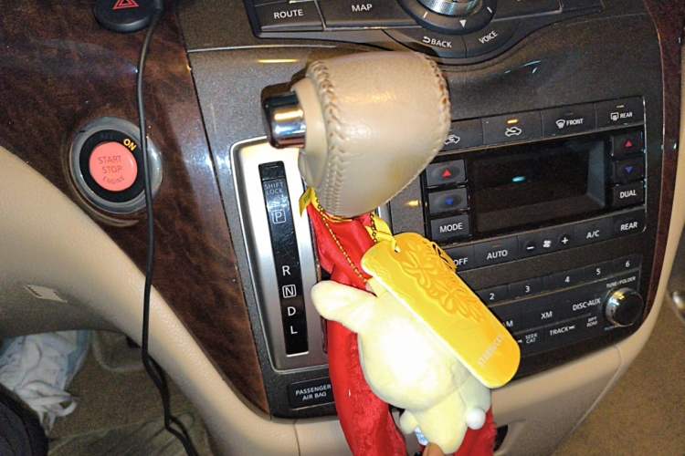Used Nissan Quest 2015 3.5L SL Gear Lever
