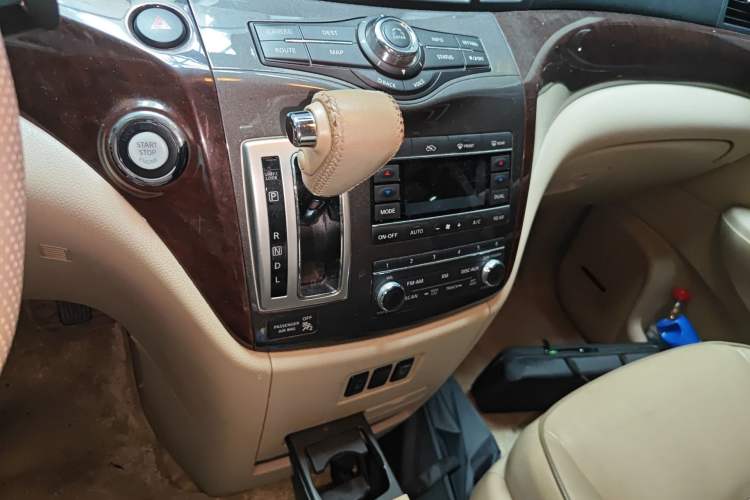 Used Nissan Quest 2015 3.5L SL Gear Lever