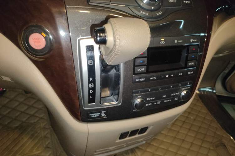 Used Nissan Quest 2015 3.5L SL Gear Lever