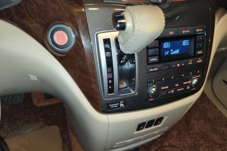 Used Nissan Quest 2015 3.5L SL Gear Lever