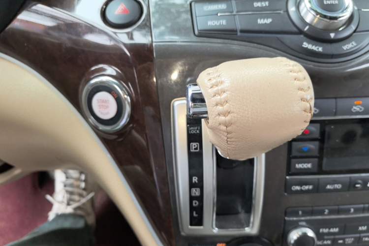 Used Nissan Quest 2015 3.5L SL Gear Lever