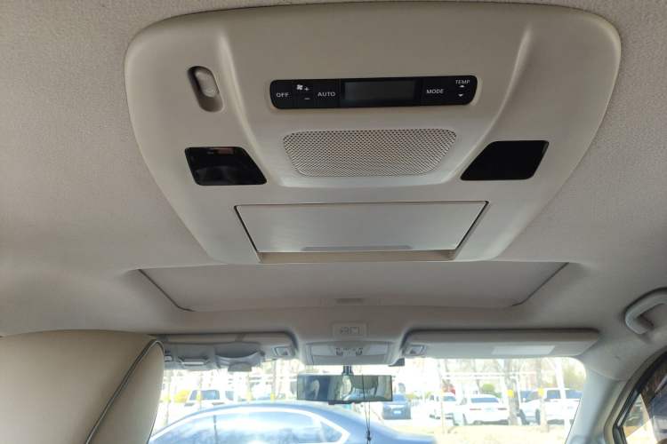Used Nissan Quest 2015 3.5L SL Headliner