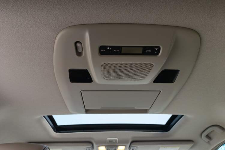 Used Nissan Quest 2015 3.5L SL Headliner