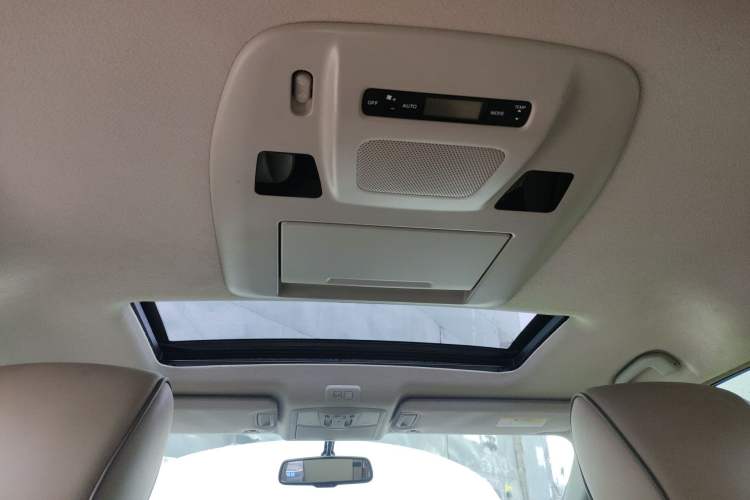 Used Nissan Quest 2015 3.5L SL Headliner