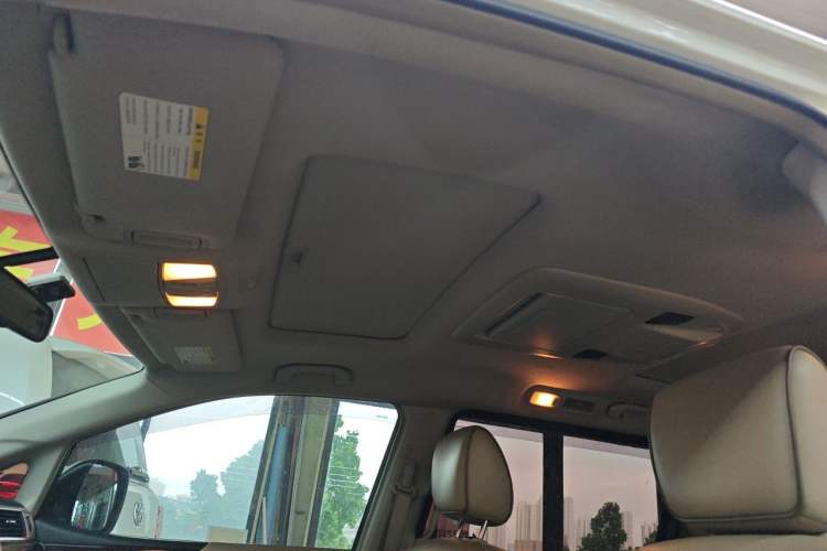 Used Nissan Quest 2015 3.5L SL Headliner