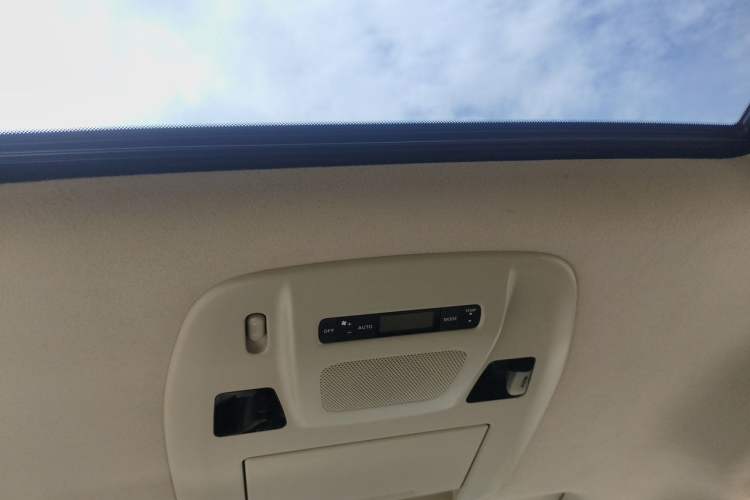 Used Nissan Quest 2015 3.5L SL Headliner