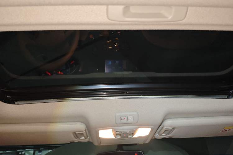 Used Nissan Quest 2015 3.5L SL Headliner