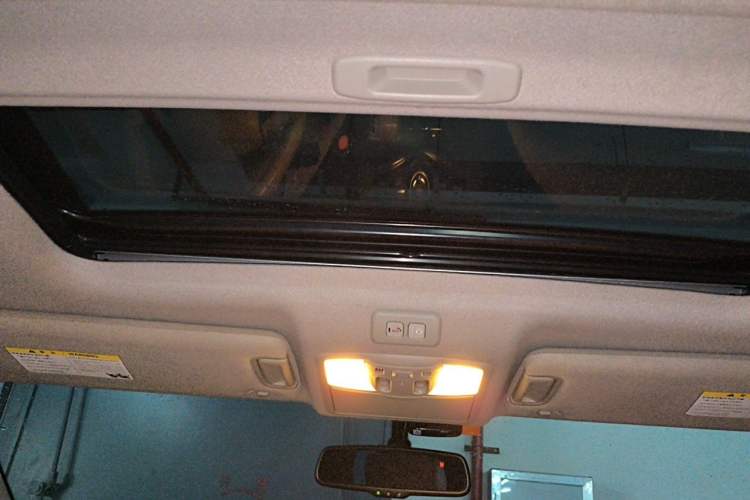 Used Nissan Quest 2015 3.5L SL Headliner