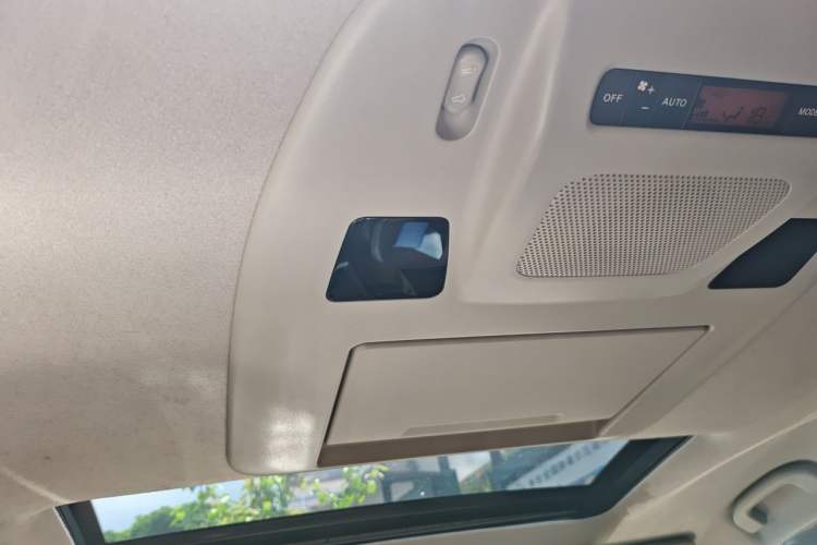 Used Nissan Quest 2015 3.5L SL Headliner